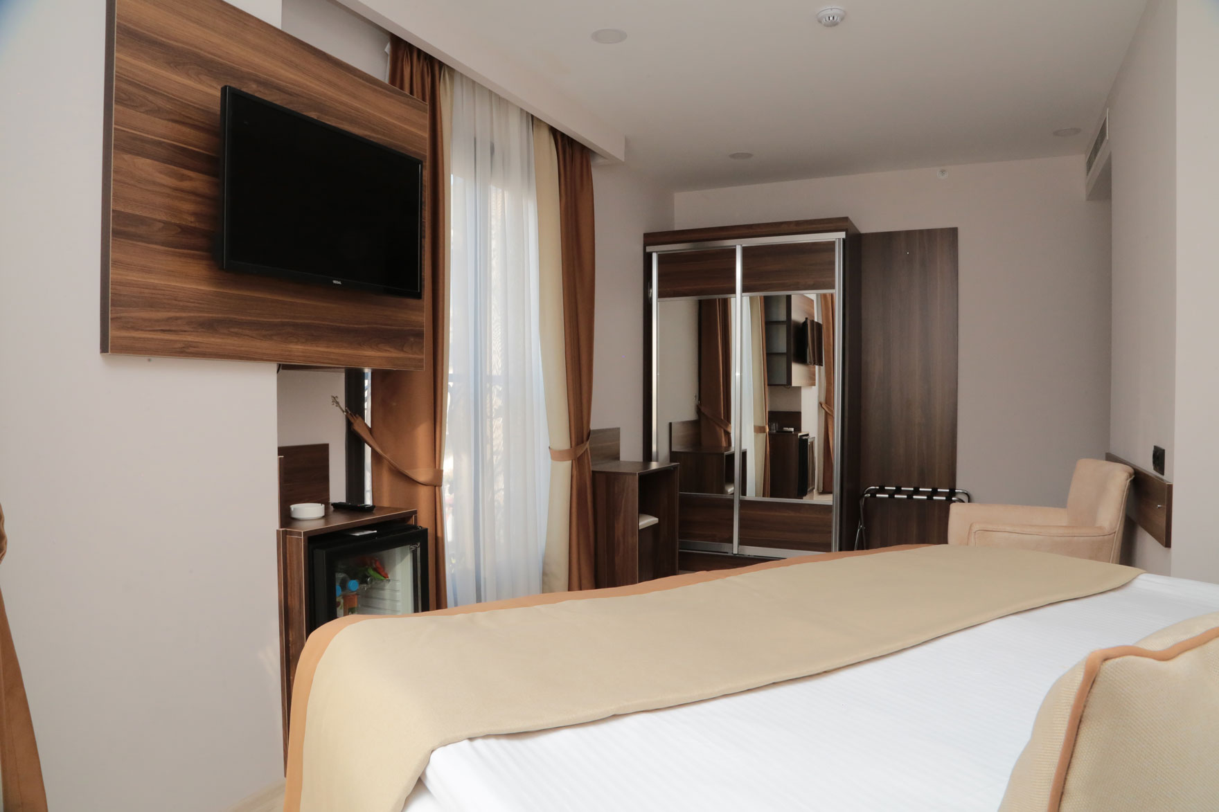 Paris Prestige Hotel İptal Edilemez Junior Suit